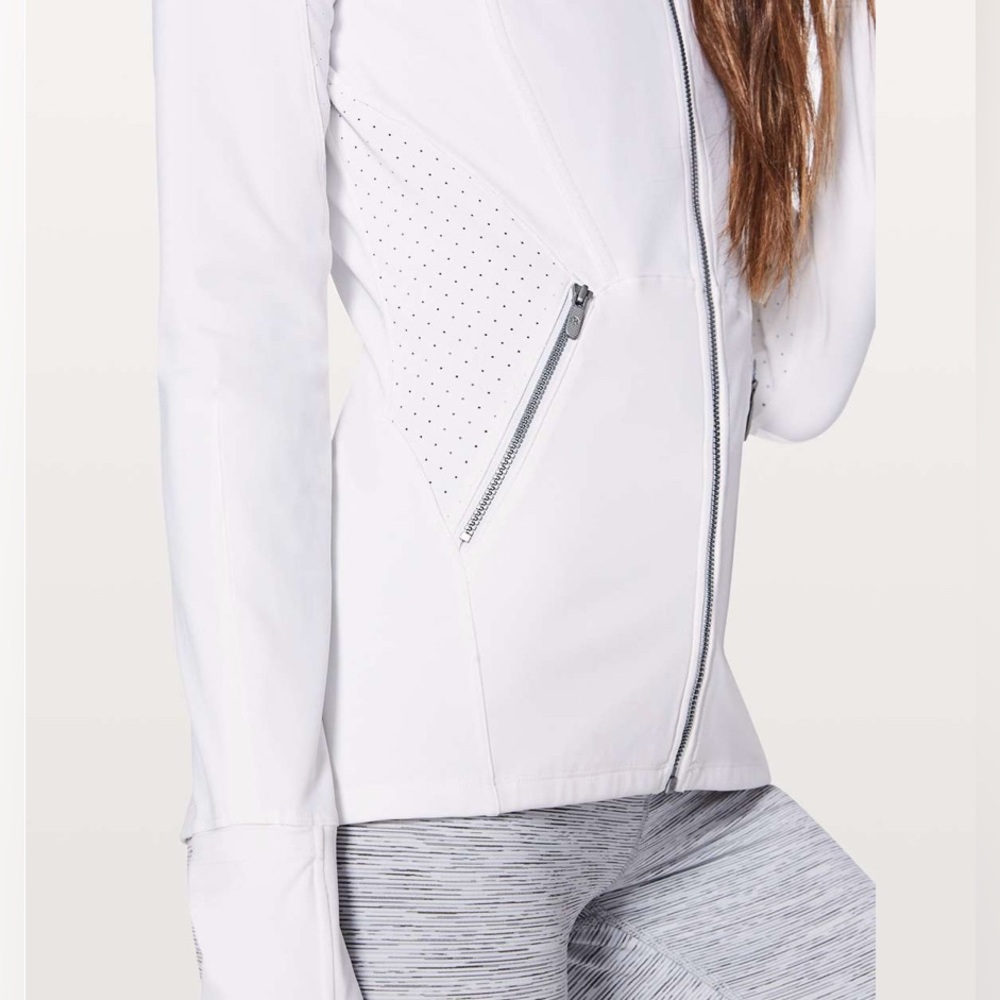 Lululemon Sleek Essentials Jacket
Cream/White size 8 - Picture 3 of 17